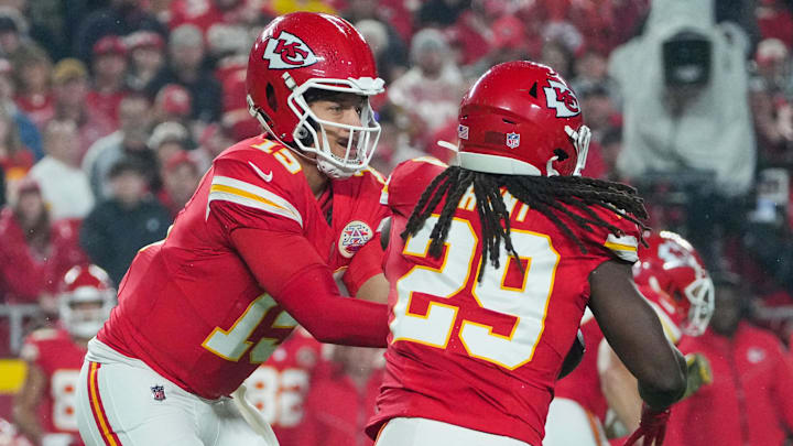 Nov 4, 2024; Kansas City, Missouri, USA; Kansas City Chiefs quarterback Patrick Mahomes (15) hands off to running back Kareem Hunt (29) during the first half at GEHA Field at Arrowhead Stadium. Mandatory Credit: Denny Medley-Imagn Images