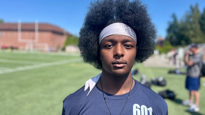 Wide receiver Oteko Mwamba rejoins talented Rainier Beach corps after missing entire 2024 season with a knee injury.