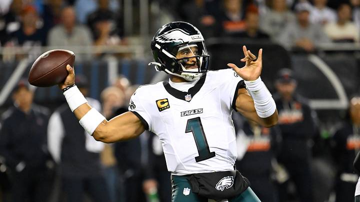 Sep 28, 2026; Chicago, Illinois, USA; Philadelphia Eagles quarterback Jalen Hurts (1) passes the ball during the second half against the Chicago Bears at Soldier Field. Mandatory Credit: Matt Marton-Imagn Images Sep 28, 2026; Chicago, Illinois, USA; Philadelphia Eagles quarterback Jalen Hurts (1) passes the ball during the second half against the Chicago Bears at Soldier Field. Mandatory Credit: Matt Marton-Imagn Images