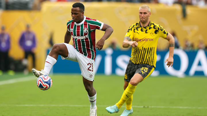 O colombiano Jhon Arias infernizou a defesa rival e foi eleito o craque do jogo O colombiano Jhon Arias infernizou a defesa rival e foi eleito o craque do jogo