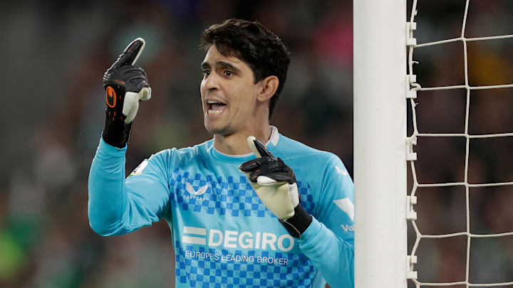 Goleiro Bounou é atração da partida Goleiro Bounou é atração da partida
