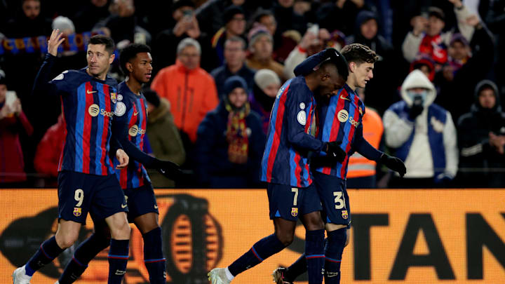 Os catalães ficaram com um jogador a mais durante todo o segundo tempo e venceram com um placar magro