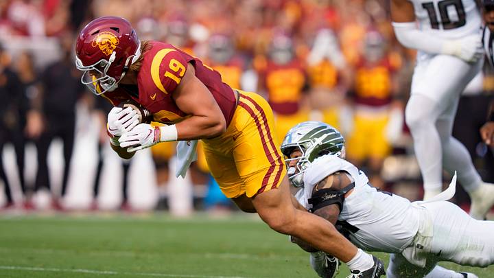 Oregon defensive back Aaron Flowers brings down USC tight end Mark Bowman as the Oregon Ducks face the USC Trojans on Sept. 26, 2026, at Los Angeles Memorial Coliseum in Los Angeles, California.