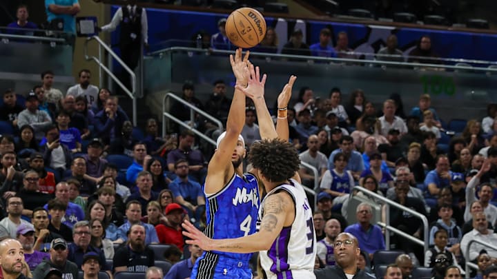 Orlando Magic guard Jalen Suggs (4) shoots a three-point basket against Sacramento Kings guard Chris Duarte (3) during the second half at KIA Center. Orlando Magic guard Jalen Suggs (4) shoots a three-point basket against Sacramento Kings guard Chris Duarte (3) during the second half at KIA Center.