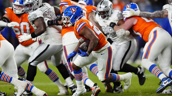 Broncos outscored the Raiders by posting 10 points. Broncos outscored the Raiders by posting 10 points.