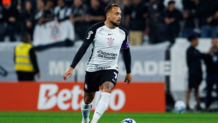 Maycon tem futuro incerto no Corinthians