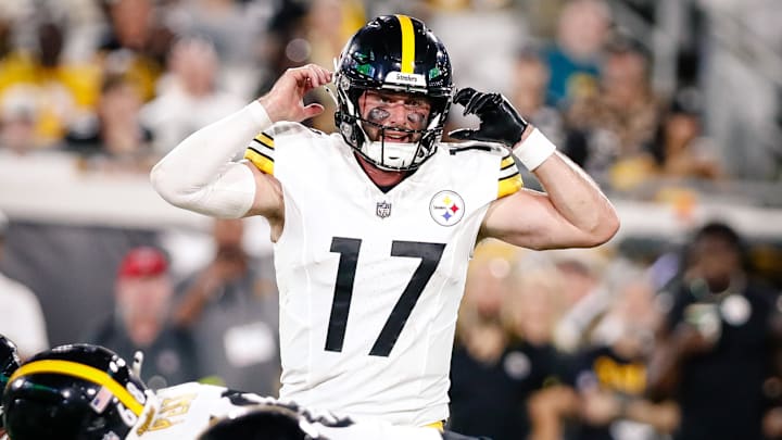 Skylar Thompson QB Pittsburgh Steelers. Mandatory Credit: Travis Register-Imagn Images