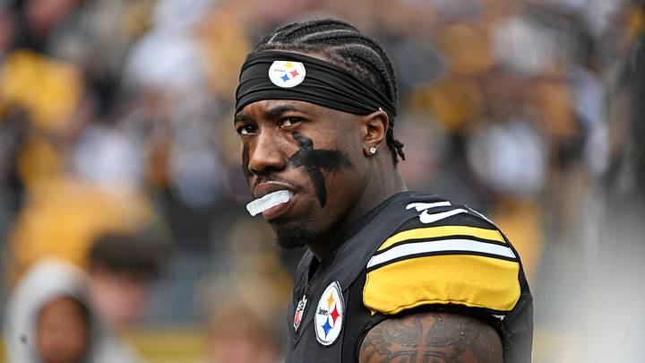 Pittsburgh Steelers cornerback Joey Porter Jr. (24) enters the field Pittsburgh Steelers cornerback Joey Porter Jr. (24) enters the field