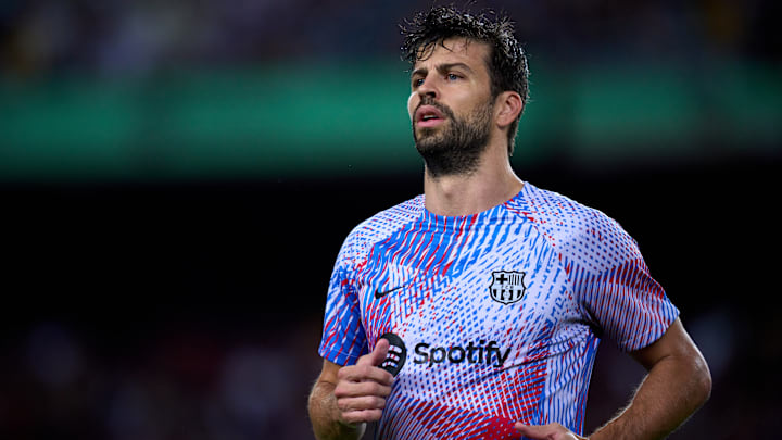 Líder da zaga culé em outros idos, Piqué perdeu espaço para jovens em crescimento e recém-contratados 