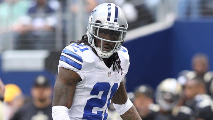 Dec 23, 2012; Arlington, TX, USA; Dallas Cowboys cornerback Mike Jenkins (21) looks into the