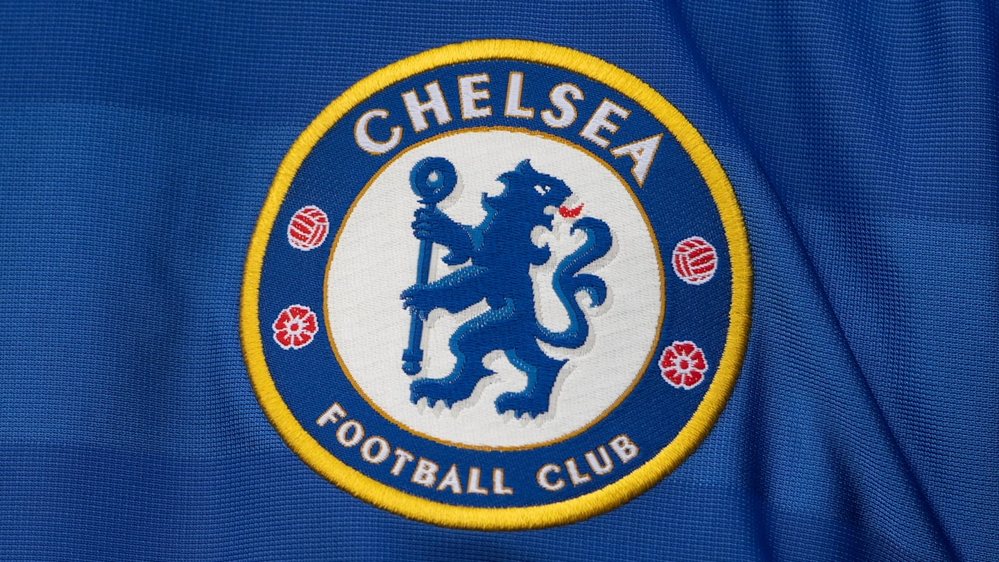 Brazilian striker tells friends he wants to join Chelsea