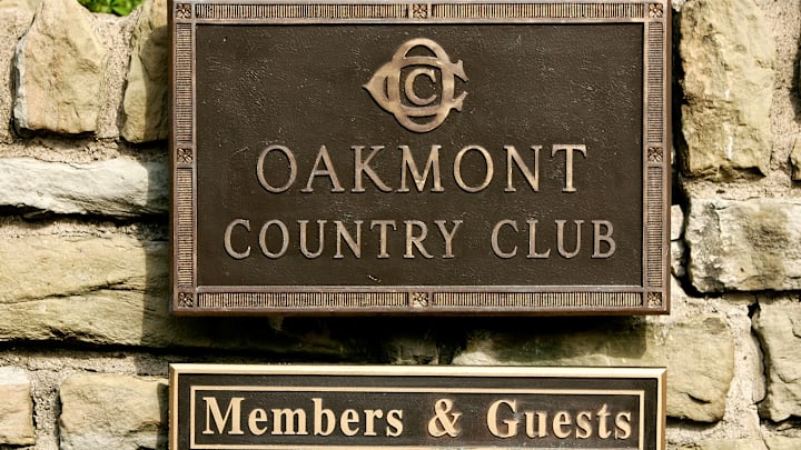 Oakmont Country Club sign