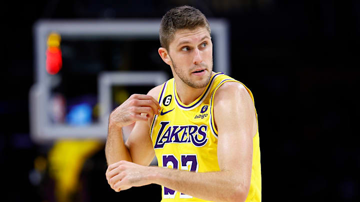 Ryan fue dejado en libertad por los Lakers y dejó un cupo libre