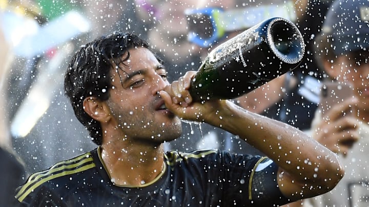 El jugador mexicano Carlos Vela consiguió con el LAFC el título de temporada en la gran final ante el Philadelphia Union. El jugador mexicano Carlos Vela consiguió con el LAFC el título de temporada en la gran final ante el Philadelphia Union.