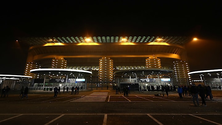 San Siro dall'esterno San Siro dall'esterno