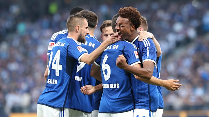 Assan Ouedraogo nach seinem Debüt-Tor Assan Ouedraogo nach seinem Debüt-Tor