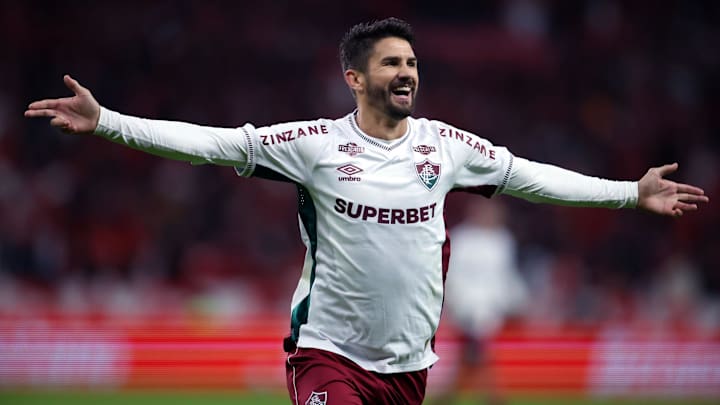 Everaldo decidiu para o Flu no Beira-Rio Everaldo decidiu para o Flu no Beira-Rio