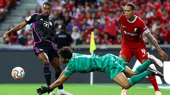 Bald Teamkollegen: Ryan Gravenberch gegen Alisson Becker und Virgil van Dijk