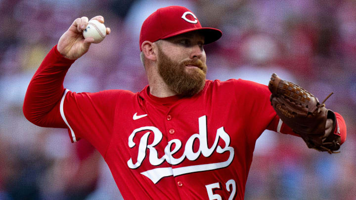 Cincinnati Reds pitcher Zack Littell (52) delivers a pitch in the first inning between Cincinnati Reds and Chicago Cubs at Great American Ball Park in Cincinnati on Sept. 20, 2025.