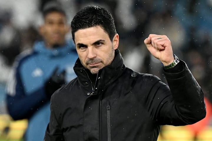 มิเกล อาร์เตต้า ยกกำปั้นขึ้น