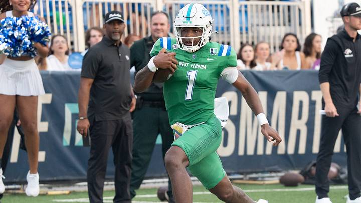 West Florida quarterback Ty'ray Davis (1)