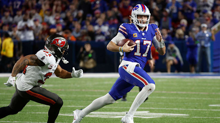 Buffalo Bills quarterback Josh Allen (17) runs toward the sideline against Tampa Bay Buccaneers safety Antoine Winfield Jr. (31).