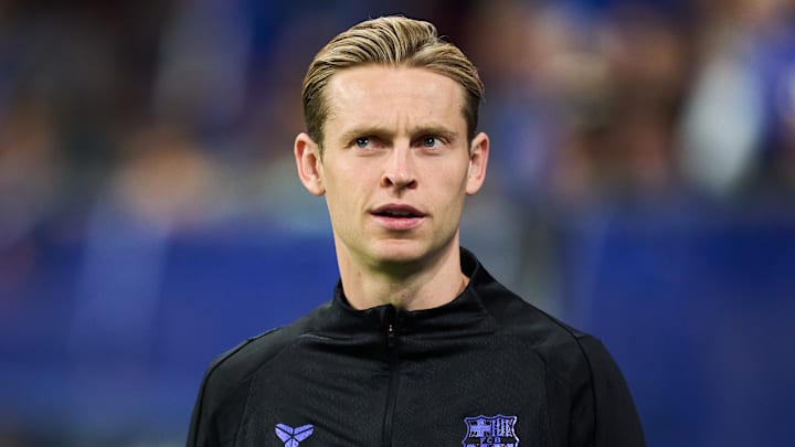 Frenkie de Jong est normalement titulaire.