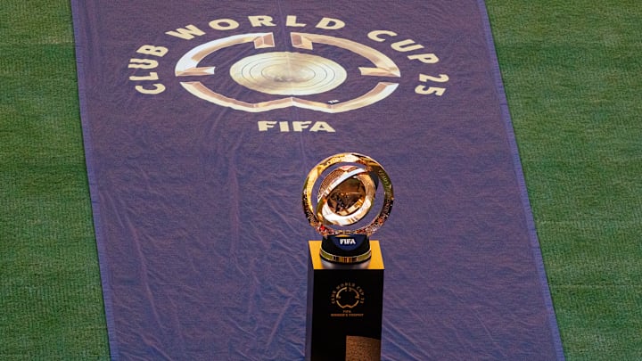 Die Trophäe der Klub-WM Die Trophäe der Klub-WM