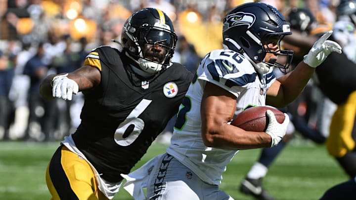 Sep 14, 2025; Pittsburgh, Pennsylvania, USA; Pittsburgh Steelers linebacker Patrick Queen (6) looks to tackle Seattle Seahawks running back Zach Charbonnet (26) during the second half at Acrisure Stadium. Mandatory Credit: Barry Reeger-Imagn Images Sep 14, 2025; Pittsburgh, Pennsylvania, USA; Pittsburgh Steelers linebacker Patrick Queen (6) looks to tackle Seattle Seahawks running back Zach Charbonnet (26) during the second half at Acrisure Stadium. Mandatory Credit: Barry Reeger-Imagn Images