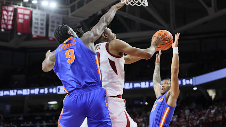 Jan 11, 2025; Fayetteville, Arkansas, USA; Arkansas Razorbacks forward Jonas Aidoo (9) attempt a shot int he first half defended by Florida Gators forward Rueben Chinyelu (9) and guard Alijah Martin (15) at Bud Walton Arena. Mandatory Credit: Nelson Chenault-Imagn Images Jan 11, 2025; Fayetteville, Arkansas, USA; Arkansas Razorbacks forward Jonas Aidoo (9) attempt a shot int he first half defended by Florida Gators forward Rueben Chinyelu (9) and guard Alijah Martin (15) at Bud Walton Arena. Mandatory Credit: Nelson Chenault-Imagn Images