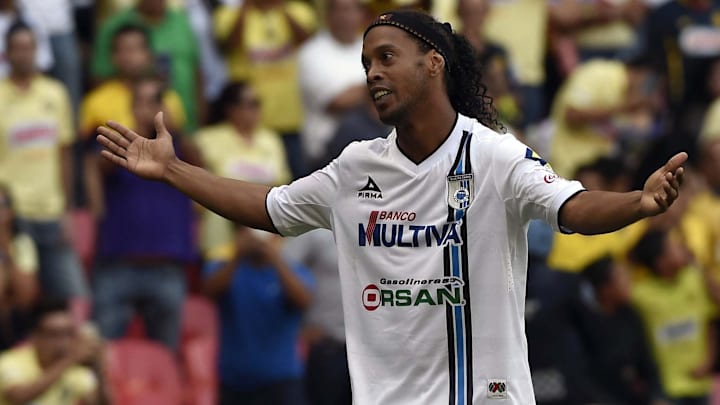 Querétaro rompió el mercado de fichajes cuando anunció el fichaje bomba del brasileño  Ronaldinho, campeón del mundo en el 2002.