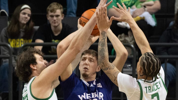 Oregon’s Nate Bittle, left, and Jadrian Tracey, right, pressure Weber State’s Vasilije Vucinic during the second half. Oregon’s Nate Bittle, left, and Jadrian Tracey, right, pressure Weber State’s Vasilije Vucinic during the second half.