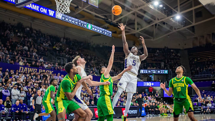 Zoom Diallo launches one of his custom floaters against Oregon. 