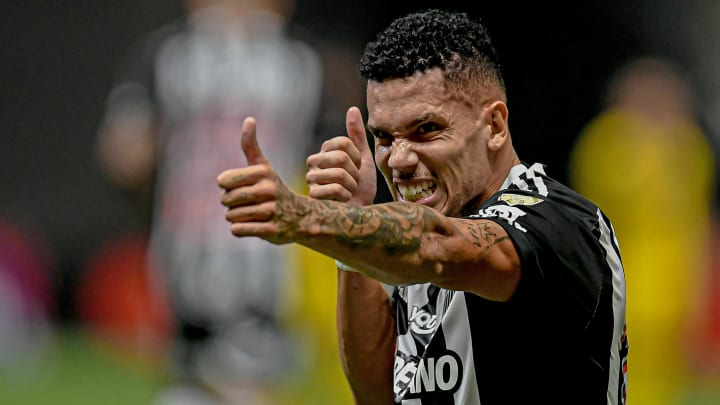 Paulinho é um dos artilheiros da Libertadores, com cinco gols marcados