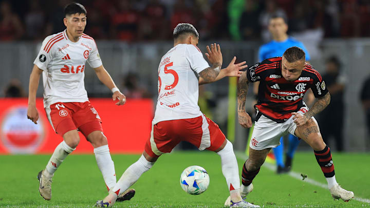 Flamengo e Inter se enfrentam em disputa por vaga nas quartas de final da Libertadores 