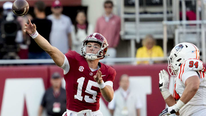 Alabama Crimson Tide quarterback Ty Simpson (15)
