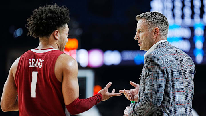 Alabama guard Mark Sears (1) talks with head coach Nate Oats during the Final Four semifinal game against Connecticut at State Farm Stadium. Alabama guard Mark Sears (1) talks with head coach Nate Oats during the Final Four semifinal game against Connecticut at State Farm Stadium.