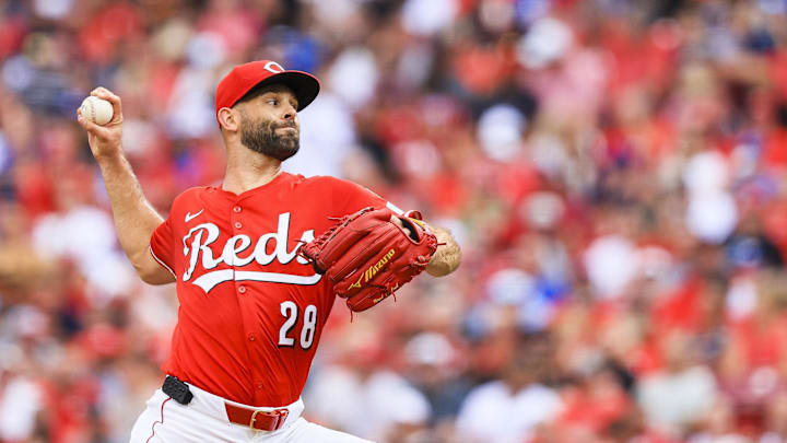 Jul 30, 2025; Cincinnati, Ohio, USA; Cincinnati Reds starting pitcher Nick Martinez (28) pitches against the Los Angeles Dodgers in the second inning at Great American Ball Park. Mandatory Credit: Katie Stratman-Imagn Images Jul 30, 2025; Cincinnati, Ohio, USA; Cincinnati Reds starting pitcher Nick Martinez (28) pitches against the Los Angeles Dodgers in the second inning at Great American Ball Park. Mandatory Credit: Katie Stratman-Imagn Images