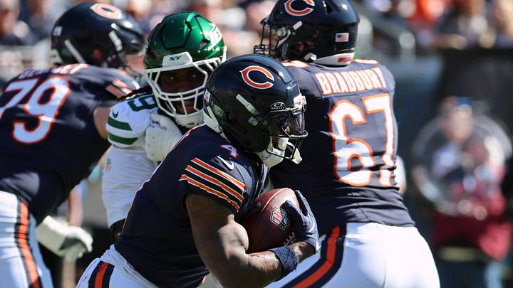 Oct 4, 2026; Chicago, Illinois, USA; Chicago Bears running back D'Andre Swift (4) runs with the ball against the New York Jets during the first quarter at Soldier Field. Mandatory Credit: Mike Dinovo-Imagn Images Oct 4, 2026; Chicago, Illinois, USA; Chicago Bears running back D'Andre Swift (4) runs with the ball against the New York Jets during the first quarter at Soldier Field. Mandatory Credit: Mike Dinovo-Imagn Images