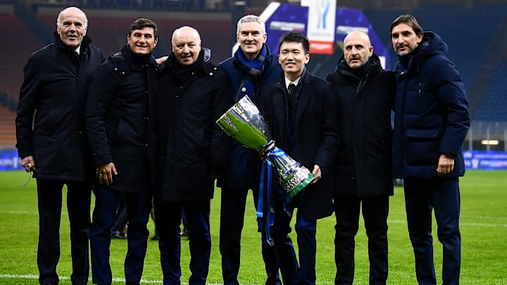 Lo staff dirigenziale dell'Inter al completo 