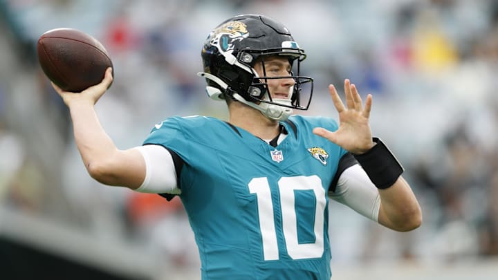 Dec 29, 2024; Jacksonville, Florida, USA; Jacksonville Jaguars quarterback Mac Jones (10) throws a pass against the Tennessee Titans during the third quarter at EverBank Stadium.