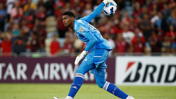 Hugo tem atuação irretocável no Fla-Flu e é o craque da 8ª rodada do Campeonato Brasileiro. Veja os números do goleiro do Flamengo. 