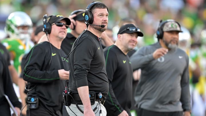 Jan 1, 2025; Pasadena, CA, USA; Oregon Ducks head coach Dan Lanning looks on in the second quarter against the Ohio State Buckeyes in the 2025 Rose Bowl college football quarterfinal game at Rose Bowl Stadium. Mandatory Credit: Jayne Kamin-Oncea-Imagn Images Jan 1, 2025; Pasadena, CA, USA; Oregon Ducks head coach Dan Lanning looks on in the second quarter against the Ohio State Buckeyes in the 2025 Rose Bowl college football quarterfinal game at Rose Bowl Stadium. Mandatory Credit: Jayne Kamin-Oncea-Imagn Images