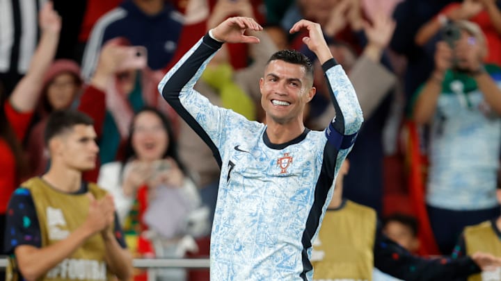 Cristiano Ronaldo emocionado tras anotar el gol 900 en su carrera