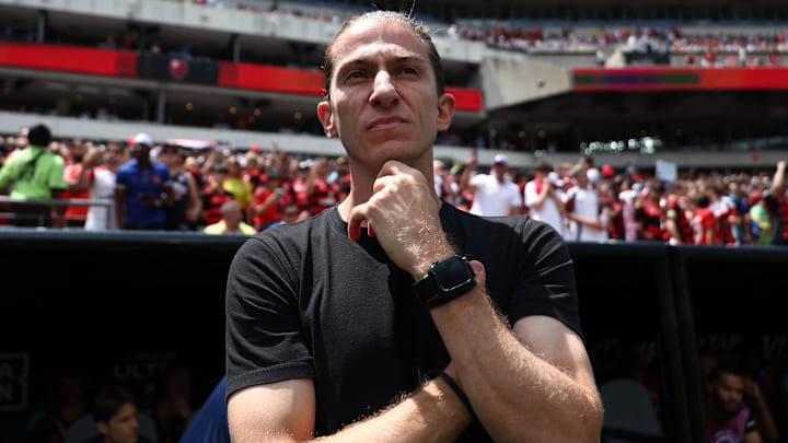 Time de Filipe Luis tem 100% de aproveitamento