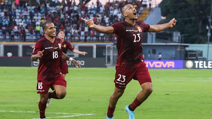 Salomón Rondón actualmente juega en el Everton de la Premier League