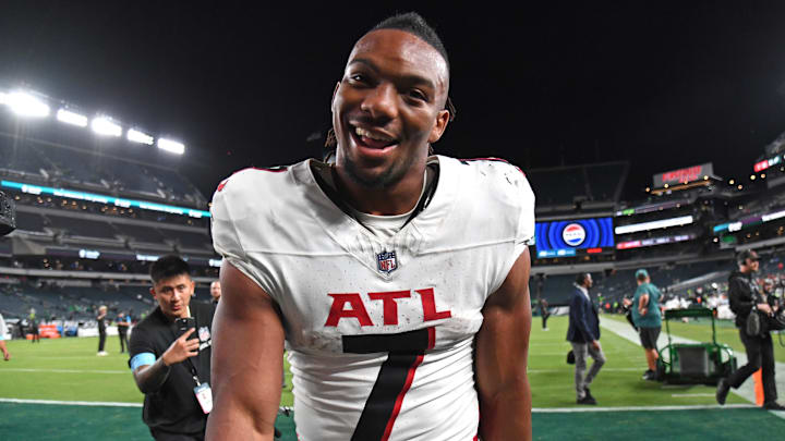 Sep 16, 2024; Philadelphia, Pennsylvania, USA; Atlanta Falcons running back Bijan Robinson (7) celebrates win against the Philadelphia Eagles at Lincoln Financial Field. Mandatory Credit: Eric Hartline-Imagn Images