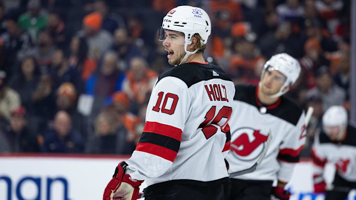 New Jersey Devils right wing Alexander Holtz (10)