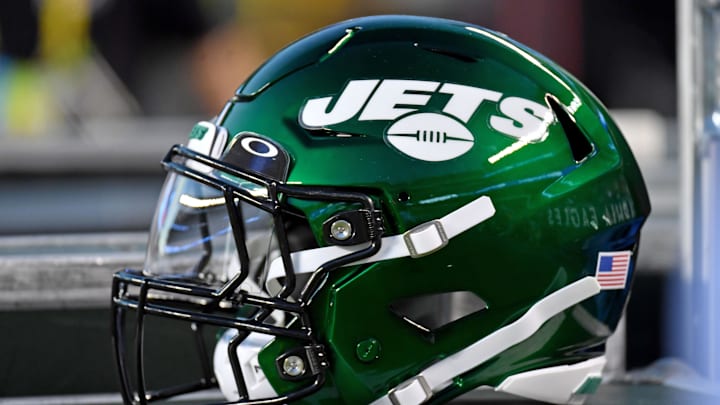 Aug 12, 2022; Philadelphia, Pennsylvania, USA; New York Jets helmet on the sidelines against the Philadelphia Eagles at Lincoln Financial Field. Mandatory Credit: Eric Hartline-Imagn Images Aug 12, 2022; Philadelphia, Pennsylvania, USA; New York Jets helmet on the sidelines against the Philadelphia Eagles at Lincoln Financial Field. Mandatory Credit: Eric Hartline-Imagn Images
