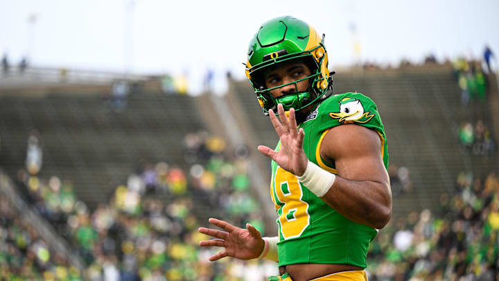 Dec 20, 2025; Eugene, OR, USA; Oregon Ducks tight end Kenyon Sadiq (18) looks on before the game against the James Madison Dukes at Autzen Stadium. Mandatory Credit: Troy Wayrynen-Imagn Images Dec 20, 2025; Eugene, OR, USA; Oregon Ducks tight end Kenyon Sadiq (18) looks on before the game against the James Madison Dukes at Autzen Stadium. Mandatory Credit: Troy Wayrynen-Imagn Images
